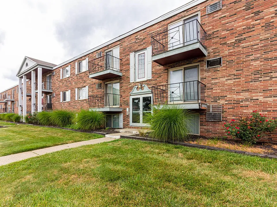 Canterbury Court Apartments