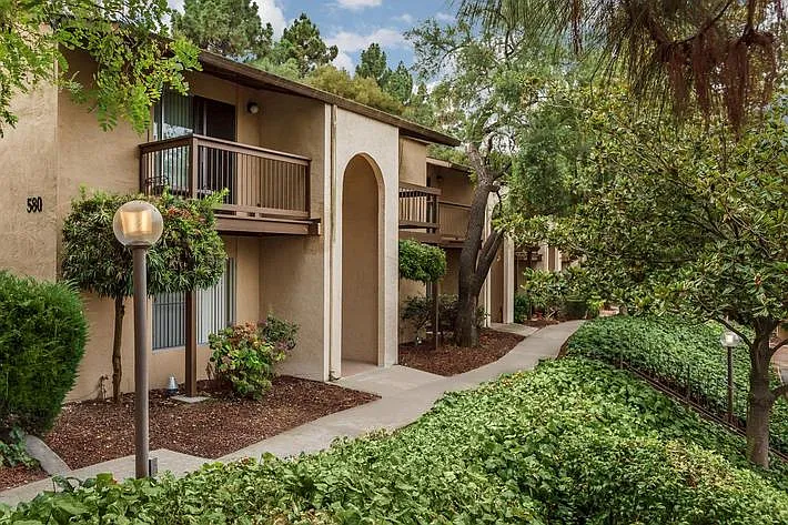 Villas at Harbor Pointe — Photo 5