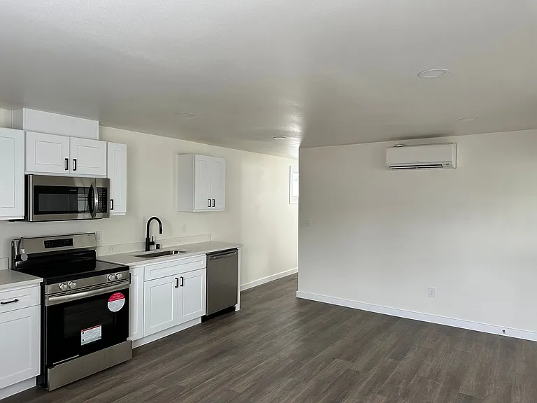 2526 S Sheridan Ave #B — Photo 6