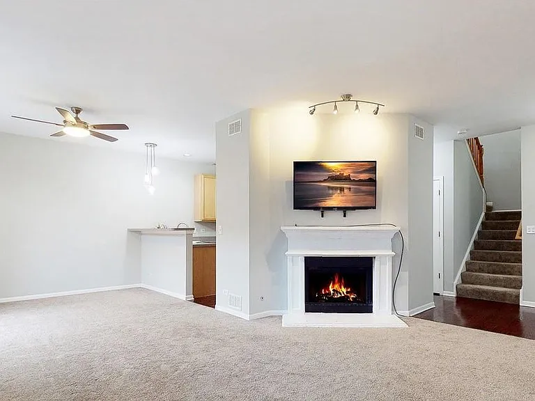 2924 Falling Waters Dr — Photo 3