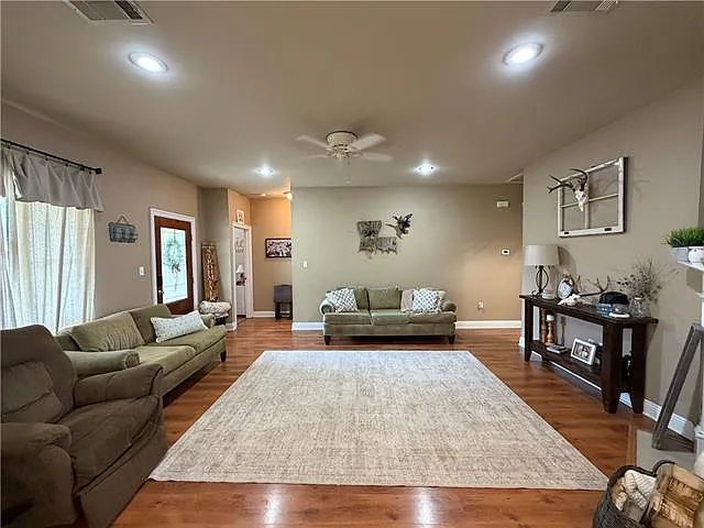 18857 Hank Dr — Photo 4