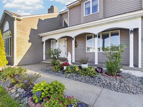 32 Morgan Ln, New Hartford, NY 13413