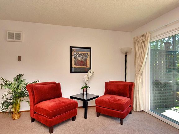 5th image of 934 Peninsula Ave APT 403