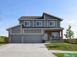 17706 Rampart St, Omaha, NE 68136