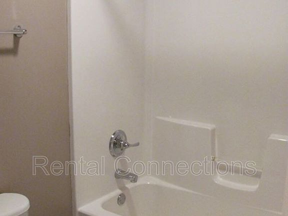 5th image of 209 N Pine St APT A
