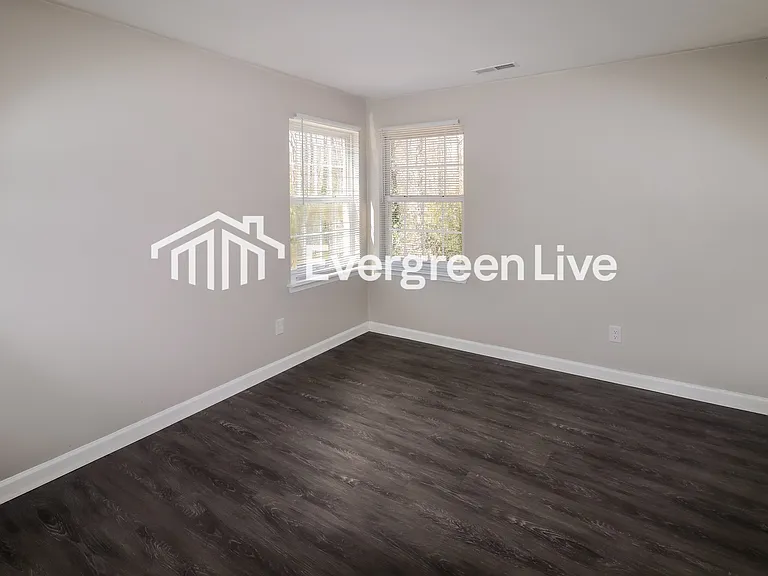 1204 Willow Creek Ct — Photo 11