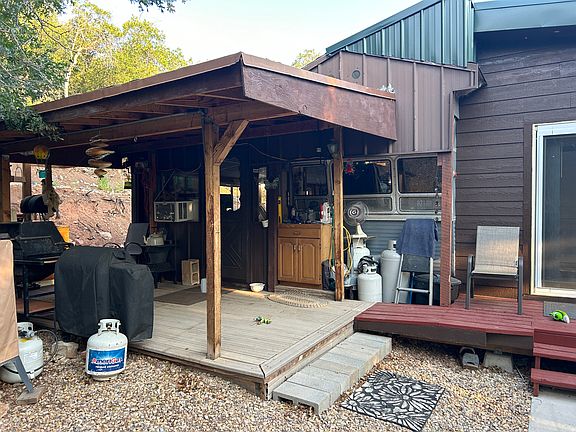 3rd image of 1049 Lewis Dr