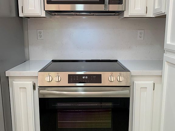 5th image of 387 Creekview Dr
