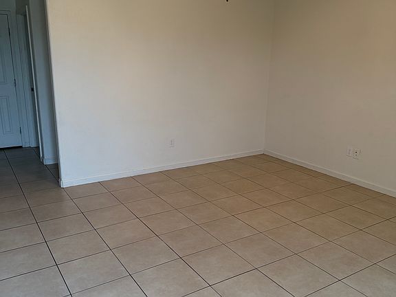 3rd image of 30675 Effie Dr #1