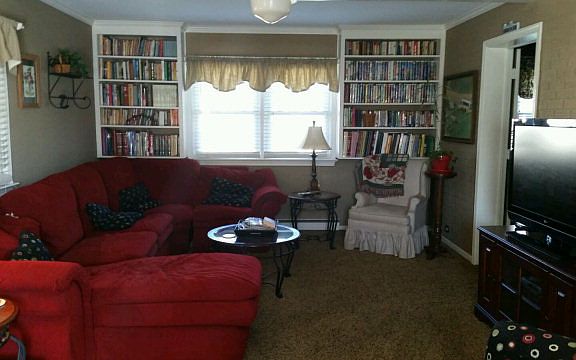 2nd image of 705 E Lane Dr
