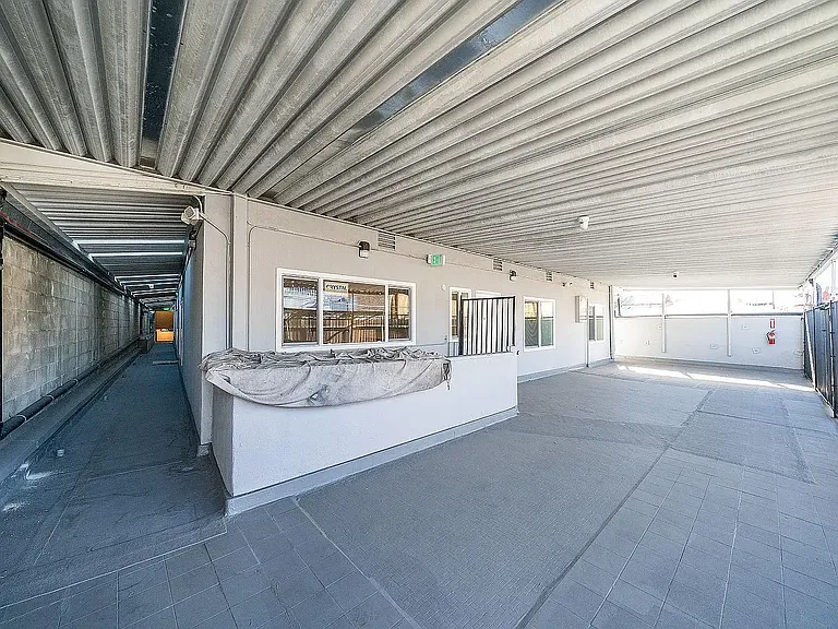 1011 San Julian St #201 — Photo 8