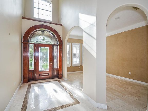 4th image of 2326 Walnut Bend Ln