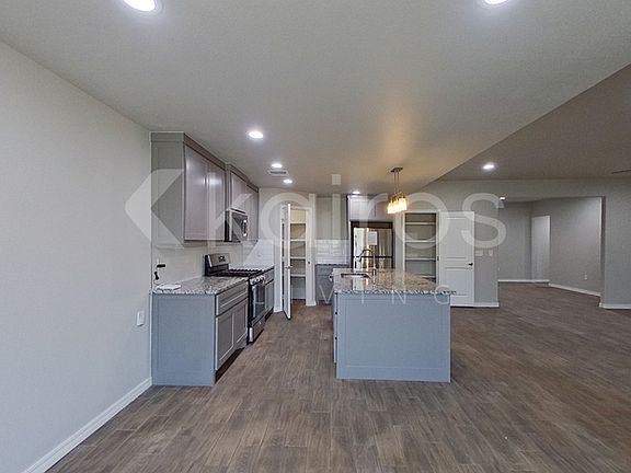4th image of 2706 Destin Ave