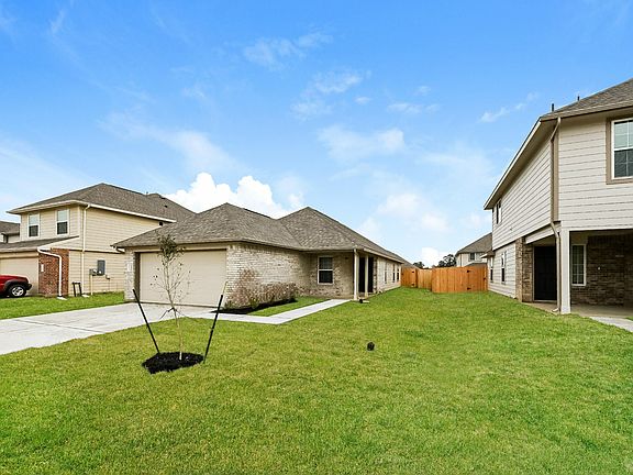 3rd image of 211 Pronghorn Dr
