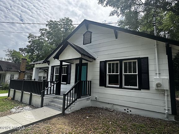 2nd image of 866 Roseview Dr