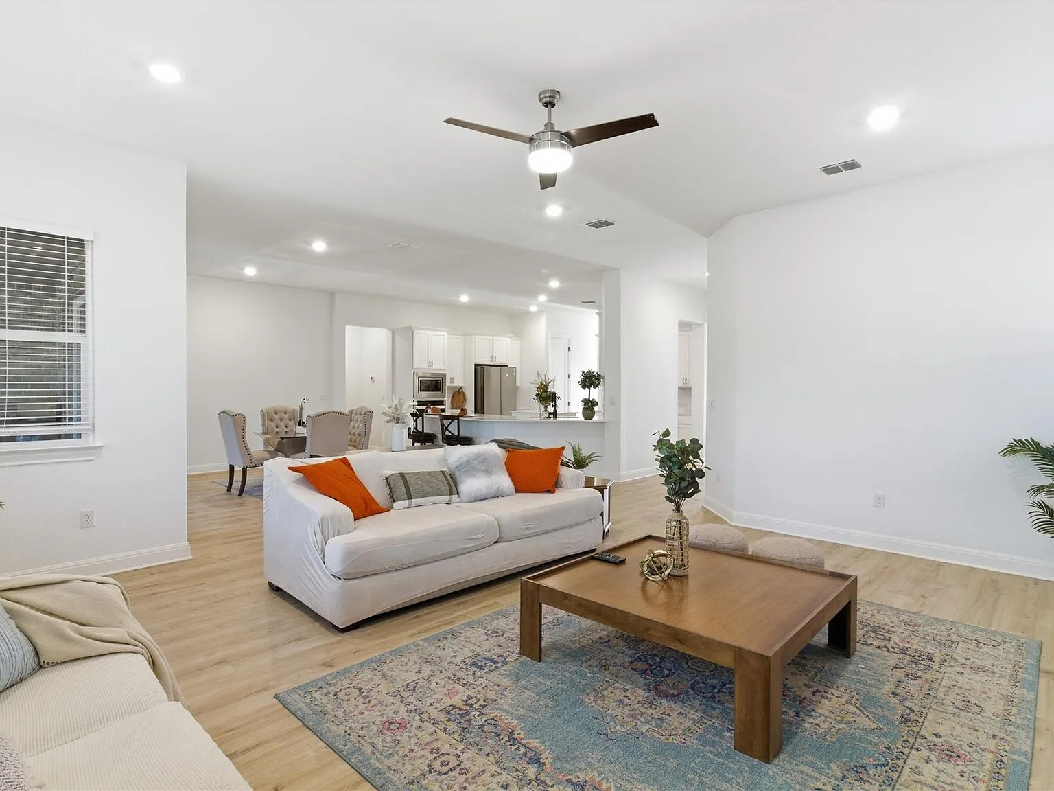4 bed, 3.0 bath, 2911 sqft, $2,650 — Photo 4