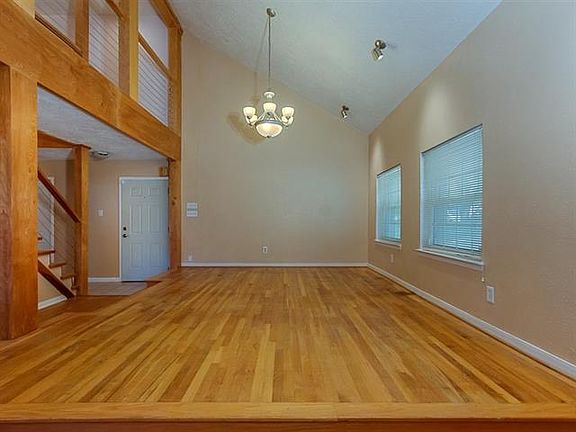 2nd image of 754 Mockingbird Dr