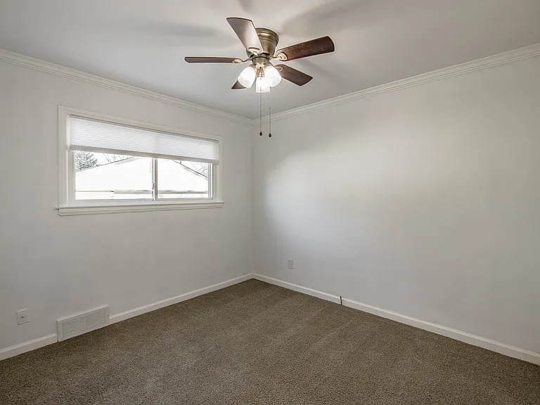 22705 Raymond St — Photo 17