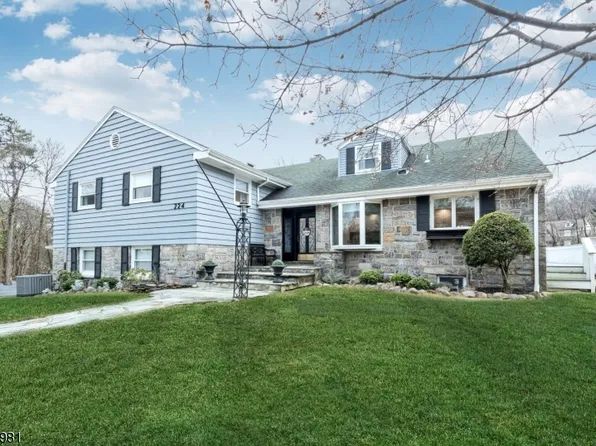 224 Burnside Pl, Ridgewood Village, NJ 07450