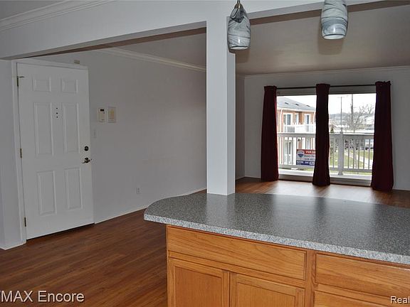 5th image of 2420 Parmenter Blvd APT 209