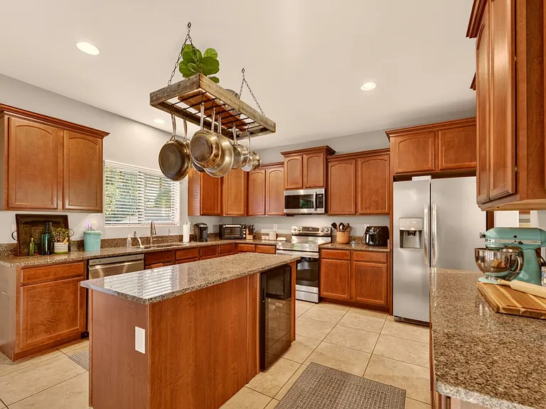 Upgraded Kitchen w/ built-in wine fridge
