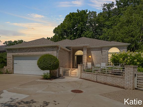 2nd image of 2609 Frederick Dr SE