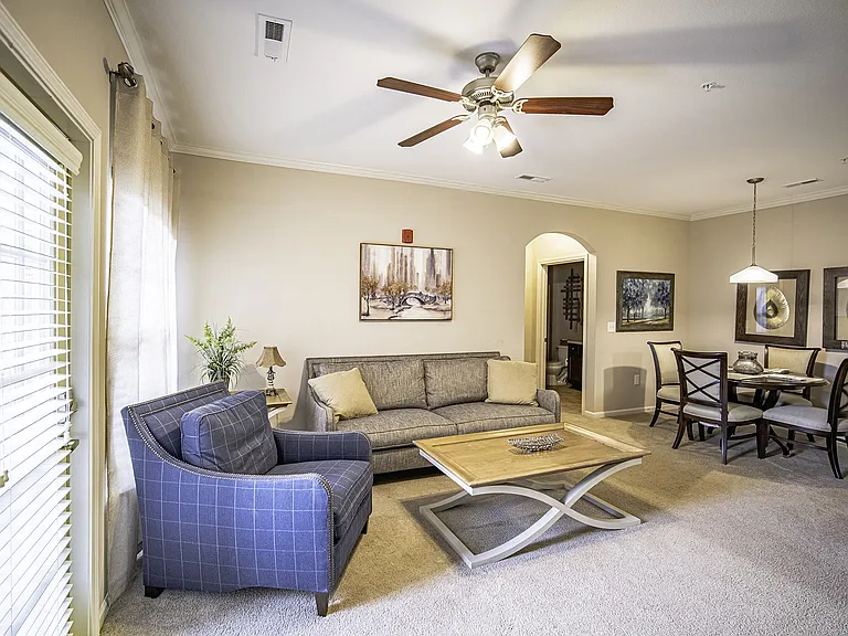 Vintage Creekwood Park Apartments — Photo 2