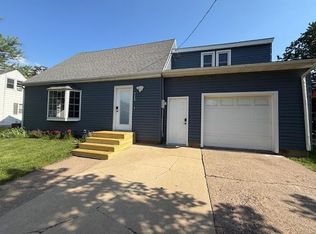 713 E Grove St, Caledonia, MN 55921