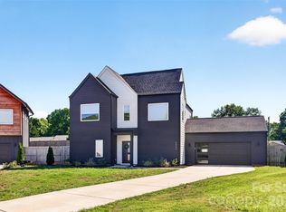 5044 Double Lakes Dr, Charlotte, NC 28212