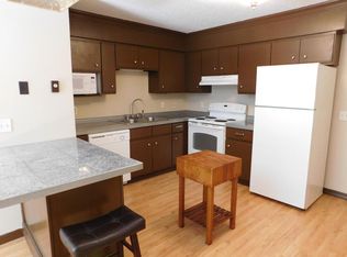 1137 Bartosh Ln APT 3, River Falls, WI 54022