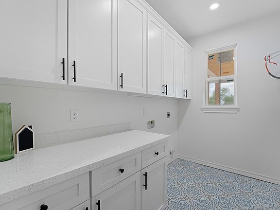 5th image of 6106 Vulcan Ave