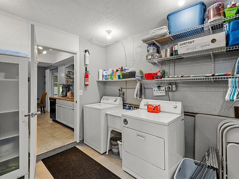 3210 Wood St — Photo 36