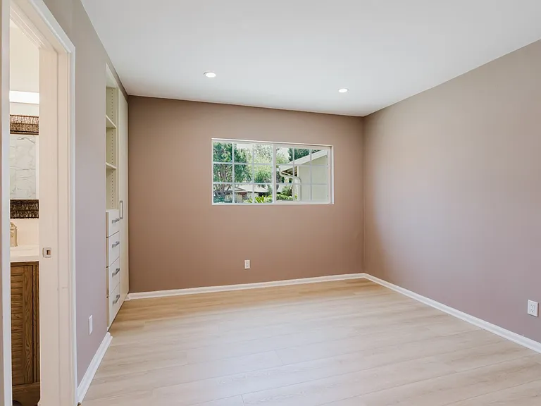 9540 Debra Ave — Photo 22