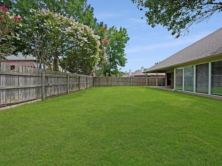 2910 Chisolm Trl — Photo 27