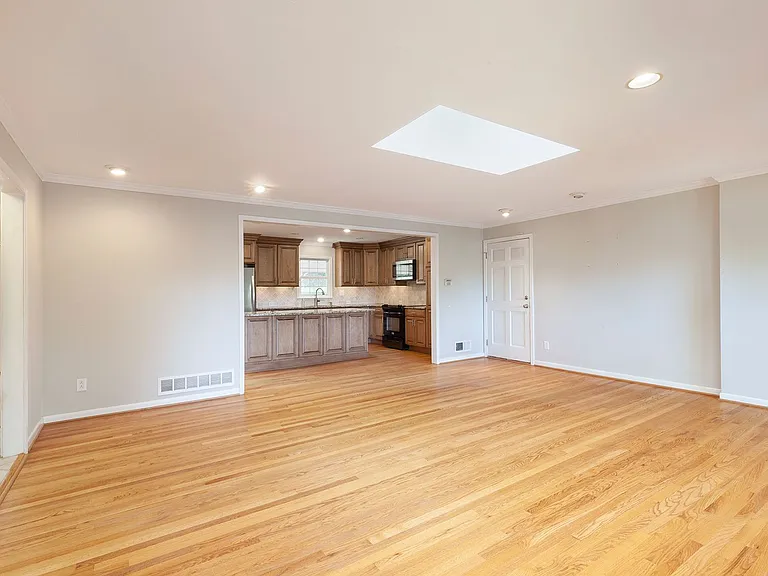 3741 Fox Glen Ct NE — Photo 1