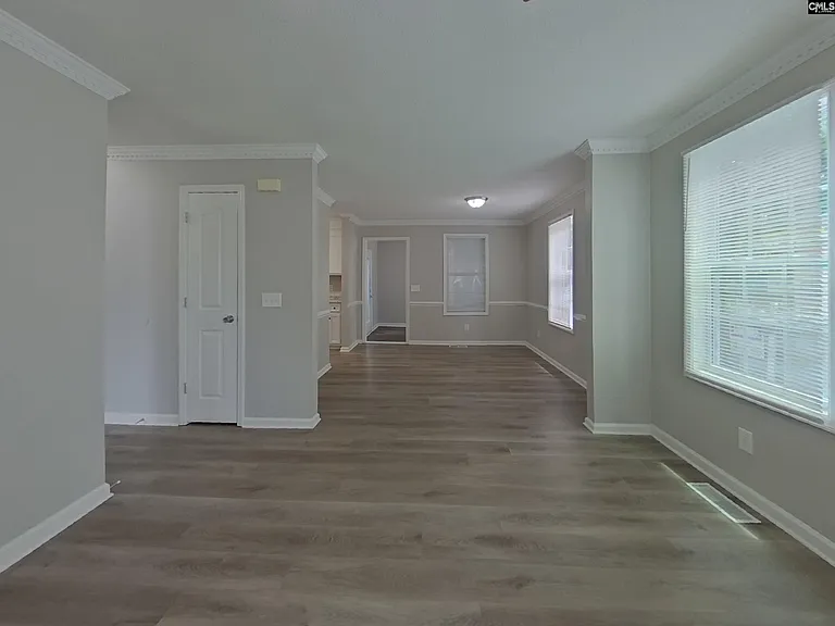 337 Montclaire Ln — Photo 2