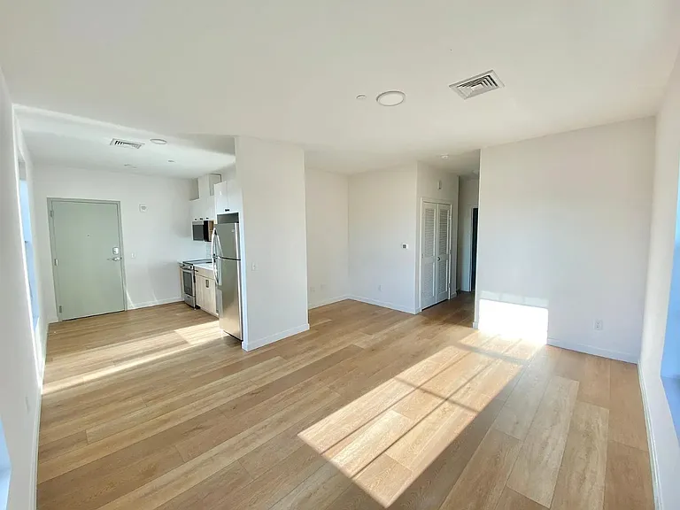 102 Howe St #603 — Photo 18
