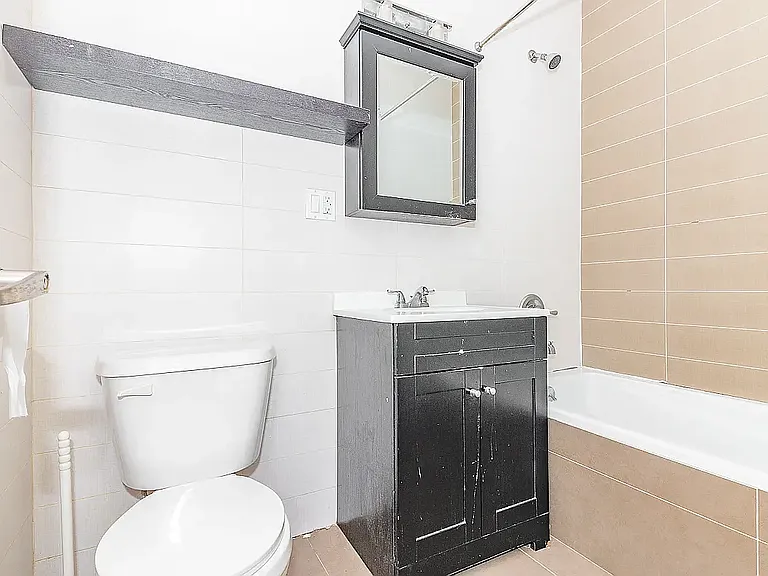 338 Melrose St #2E — Photo 8