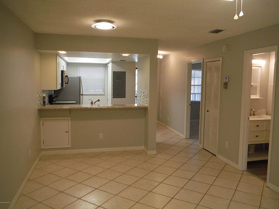 5th image of 3035 Sir Hamilton Cir Unit 3035