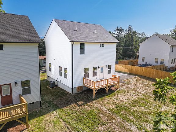 3rd image of 428 Hazel Mill Rd