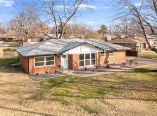 8 Buckingham Rd, Belleville, IL 62226