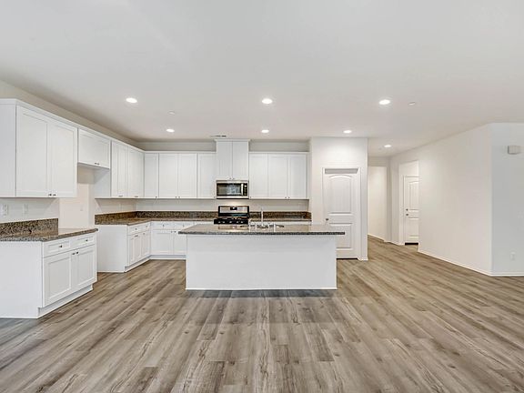 5th image of 945 Haviture Way