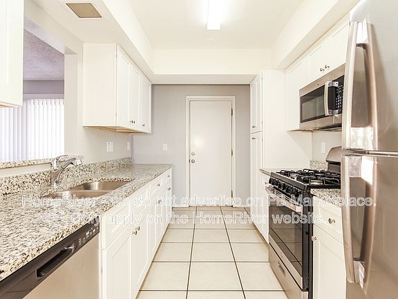5th image of 3920 W Solano Dr N
