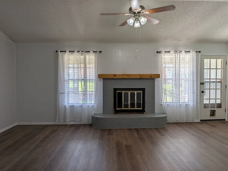 2305 Stockbridge Ct — Photo 14