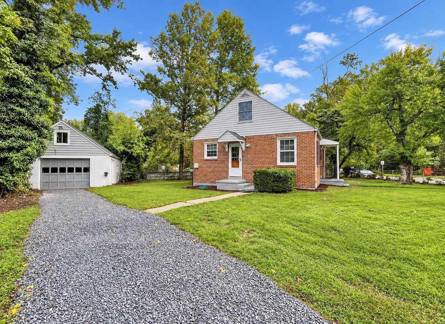 3 bed, 1.5 bath, 1152 sqft, $3,300 — Photo 3