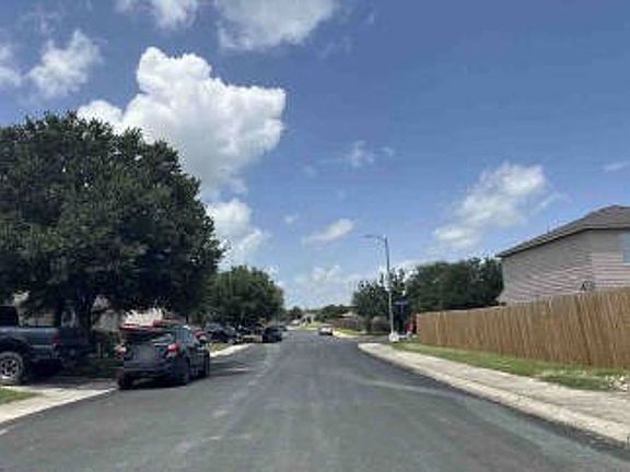 Exterior Neighborhood (street photo)