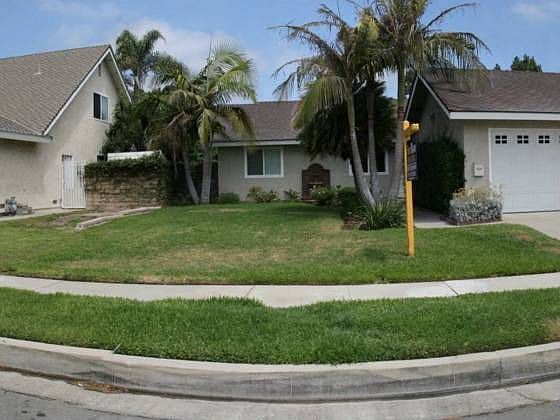 1st image of 10549 El Este Ave