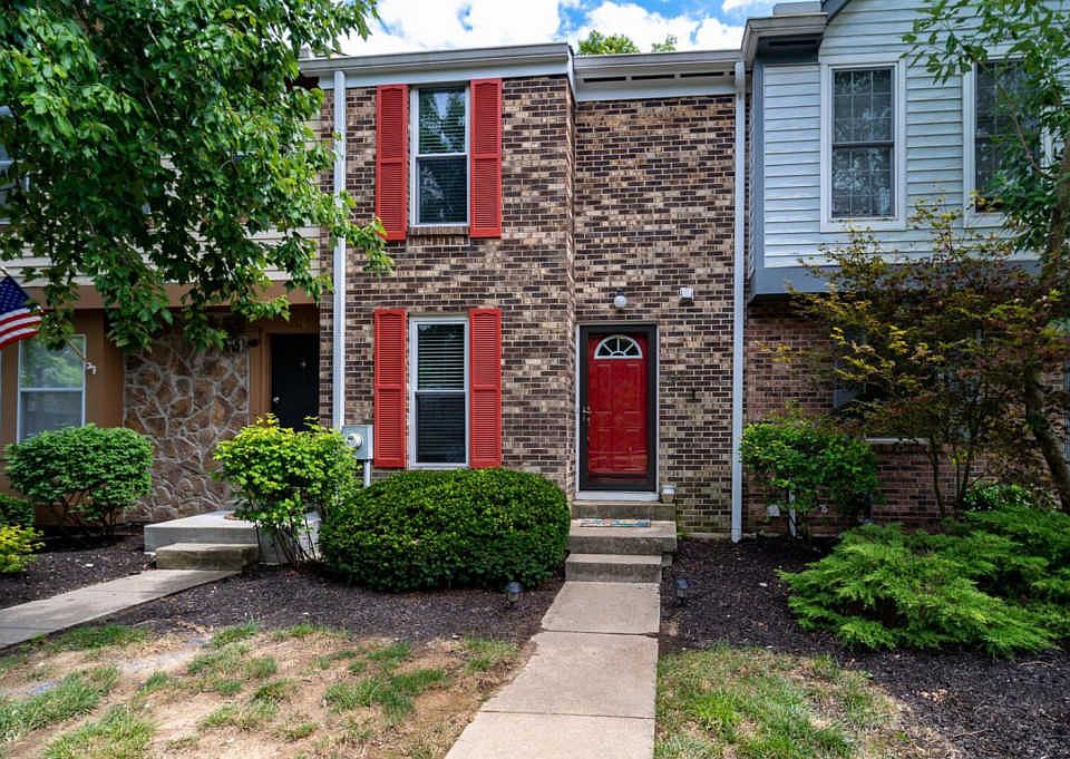1st image of 828 S Woodlyn Dr