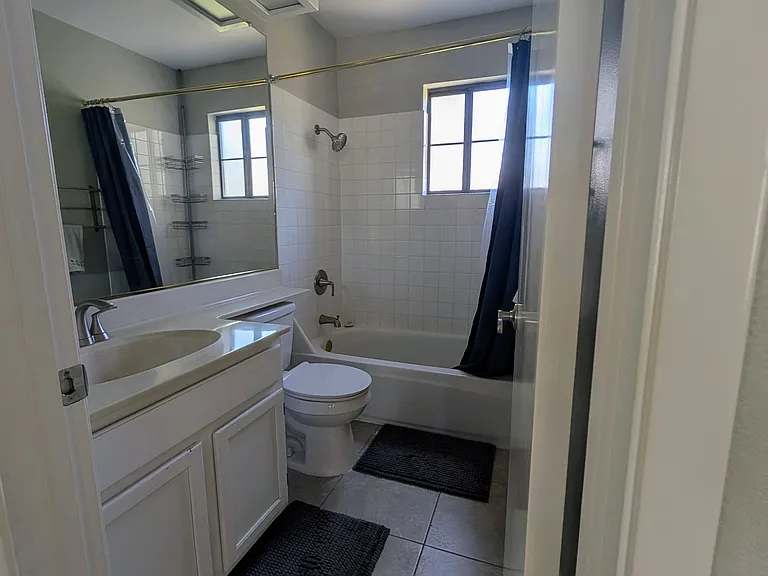 Full bathroom2