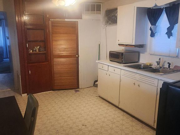 4th image of 110 3rd St S